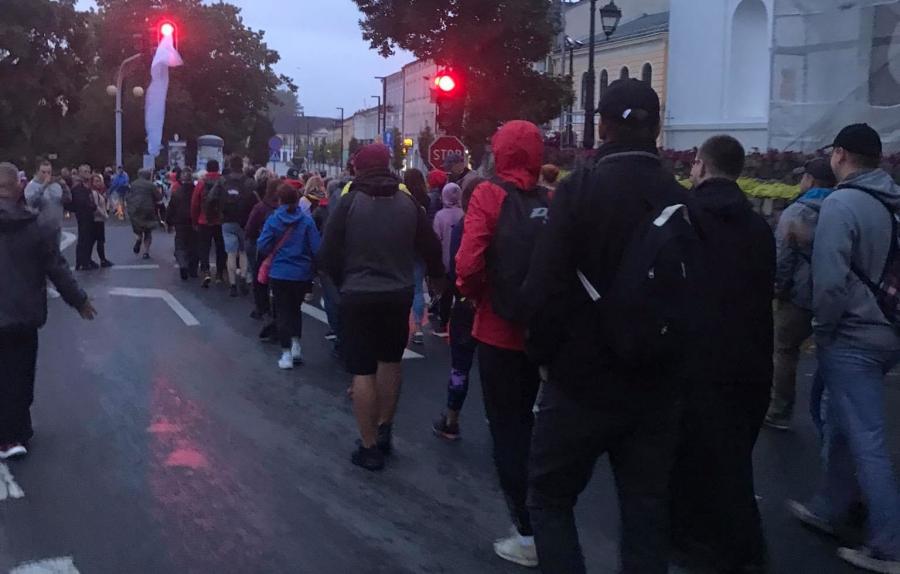 Pielgrzymi z Radomska na szlaku na Jasną Górę. Pielgrzymka 2021