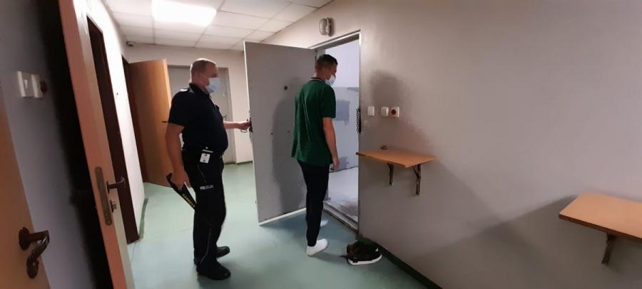 Radomsko: Dwóch mężczyzn w centrum miasta napadło na 52-letniego Mołdawianina