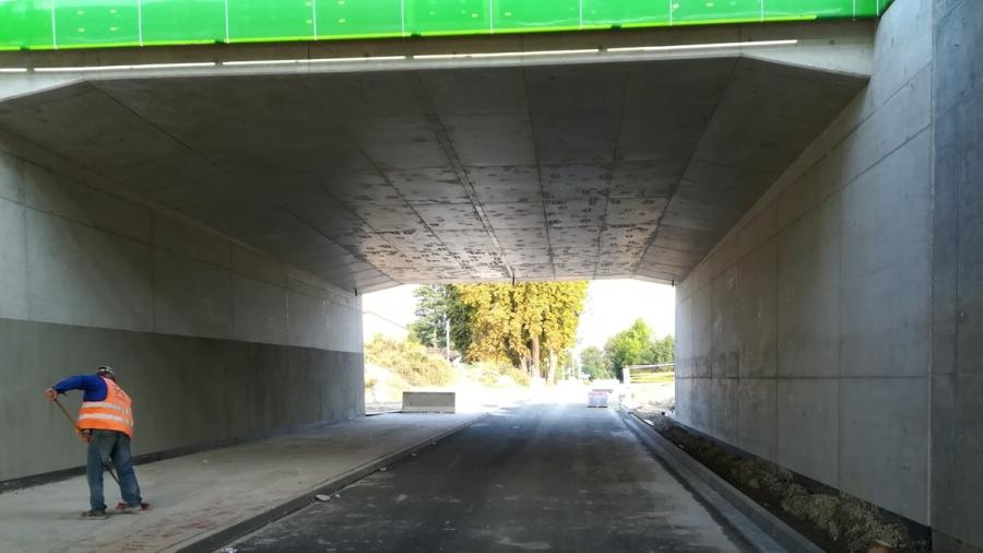 Mieszkańcy Stobiecka Szlacheckiego skarżą się na brak przejazdu. Muszą czekać