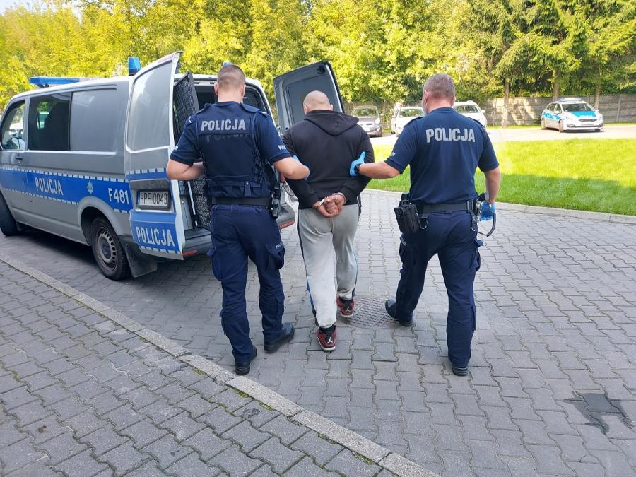 Pijany 32-latek woził swojego półtorarocznego syna samochodem. Trafił do aresztu