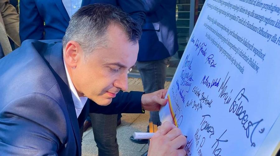Marek Rząsowski: KO wzywa do wycofania Samorządowej Karty Praw Rodziny