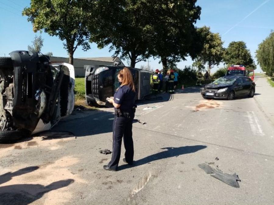 26-letni kierowca busa wymusił pierwszeństwo. W trzech autach było 9 osób