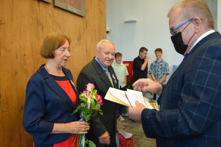 Medalami „Za Długoletnie Pożycie Małżeńskie” w sobotę odznaczono 24 pary