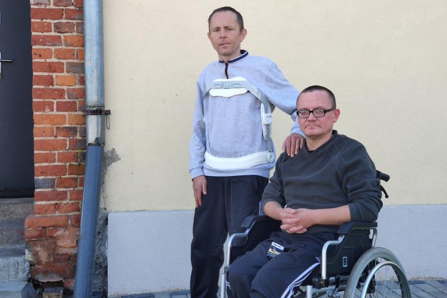 Bezdomna rodzina: domu nie mają i ojciec, i synowie. „Jak poskładać takie życie?