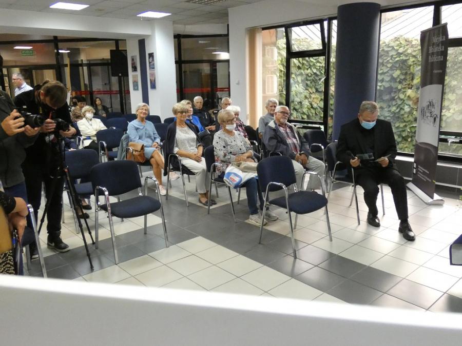 Projekt Ziemia obiecana. W Miejskiej Bibliotece rozmawiano o gwoździu i drucie