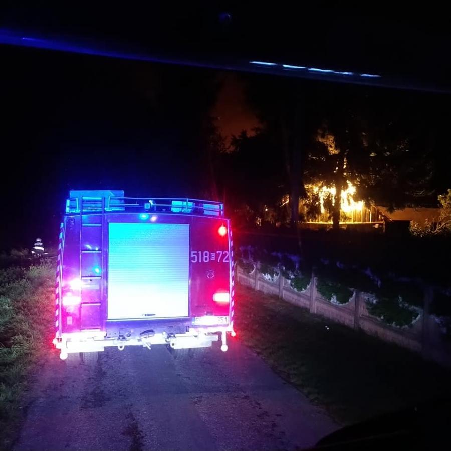 Pożar w Kolonii Myśliwczów. Ogień gasiło pięć jednostek straży pożarnej