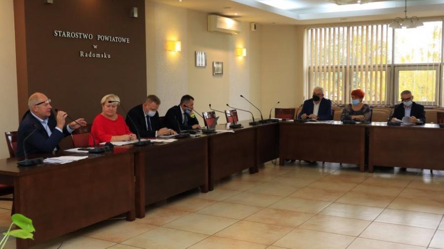 Sesja Rady Powiatu: przyjęto zmiany w budżecie powiatu na 2021 rok
