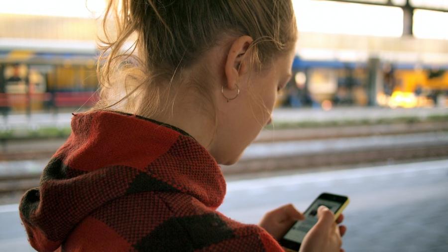 Podsłuch telefonu - jak działa i kiedy warto po niego sięgnąć