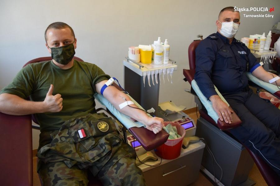 Policjanci, żołnierze i uczniowie oddali krew dla komendanta policji w Radomsku