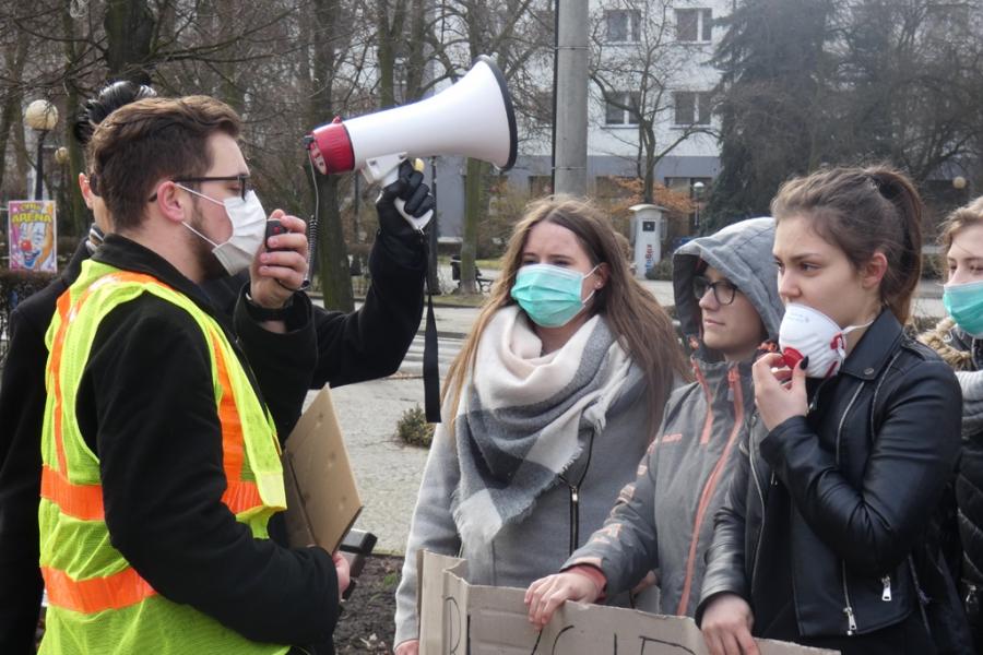 Mniej ekościemy. Młodzi mówią: niech urzędnicy się uczą o ekologii, nie my