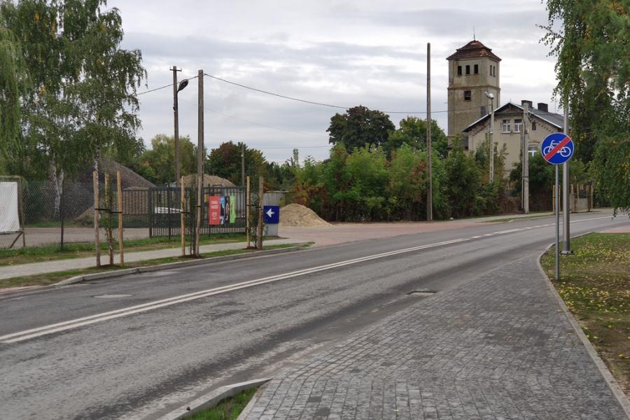 Nowa ścieżka rowerowa prowadzi donikąd. Urząd: nie dało się inaczej