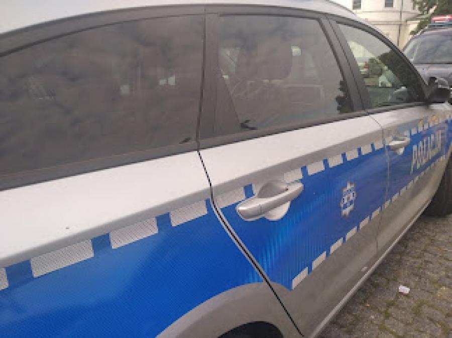 Dwie osoby ranne w wypadku w Józefowie. Potrzebna była pomoc strażaków