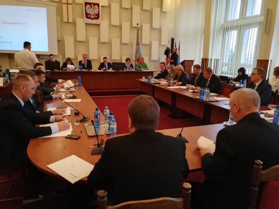 [Wideo] Diety radnych miejskich rosną. Sprawdź, jak głosowali