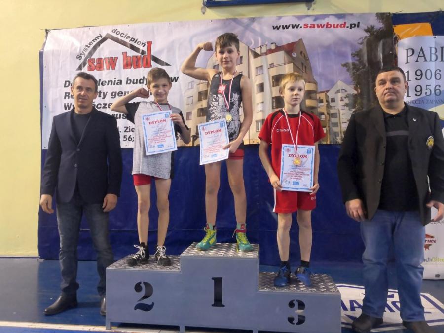 [ZDJĘCIA] Nasi zapaśnicy zdobyli 7 medali na mistrzostwach województwa młodzików