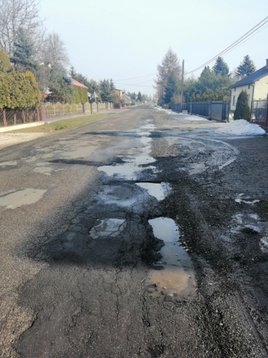 [ZDJĘCIA] Mieszkańcy Dziepółci mówią, że nie mają dziurawej drogi. Oni mają tylko dziury