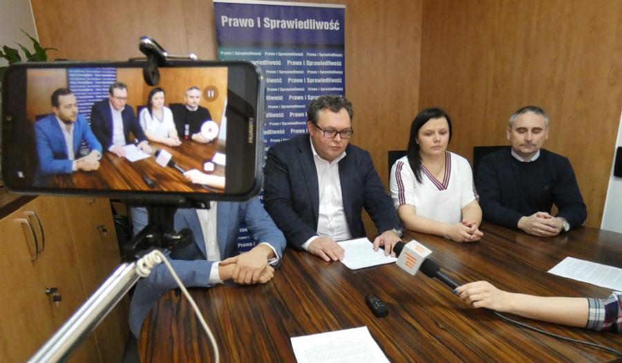 Najpierw PiS do Pokory, teraz Pokora do PiS: wszystko jest zgodnie z prawem