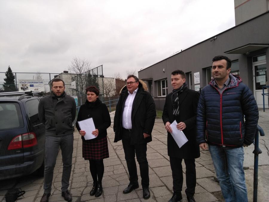 [WIDEO] Radni PIS: likwidacja przychodni na Przedborskiej to decyzja polityczna