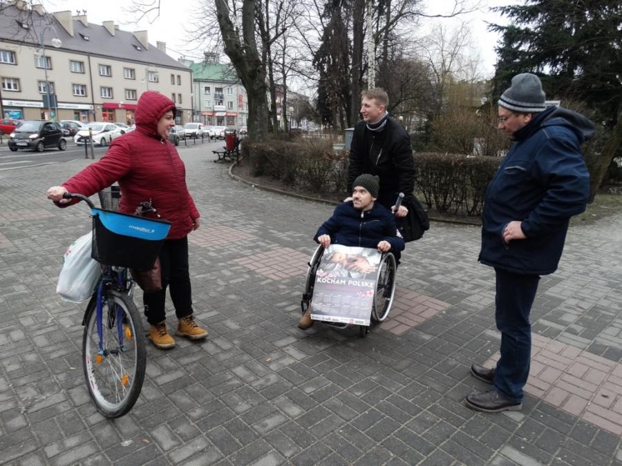 Młodzież Wszechpolska rozdaje kalendarze na Walentynki