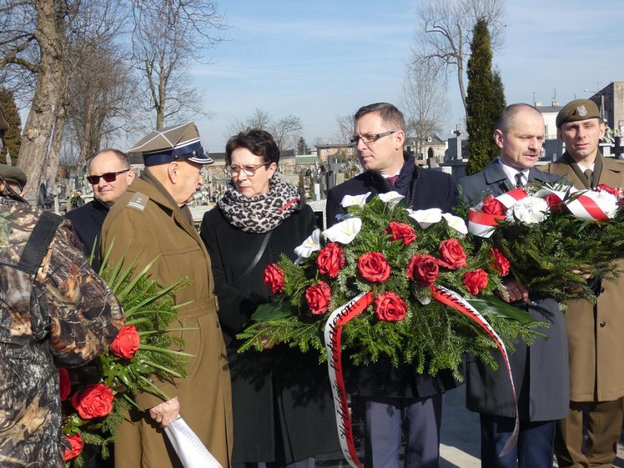 [ZDJĘCIA] Msza i kwiaty na Starym Cmentarzu w rocznicę śmierci Warszyca