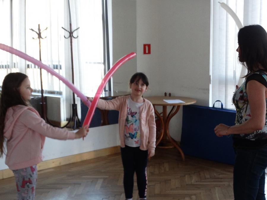 [ZDJĘCIA] Dzieci poprzez zabawę uczą się języka niemieckiego.