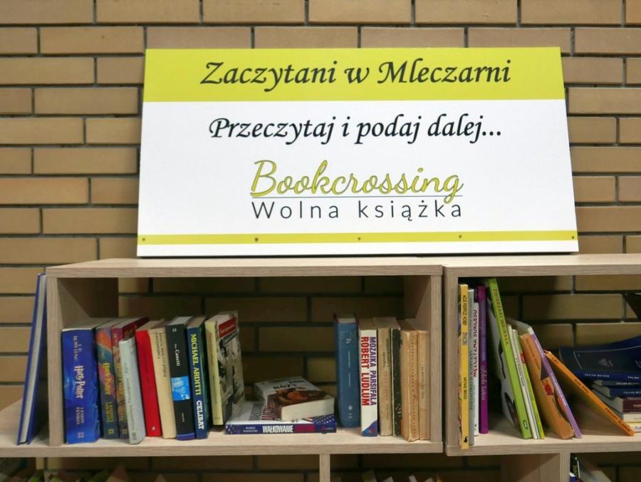 Wolne książki w centrum Stara Mleczarnia. Weź, przeczytaj i odłoż tam, gdzie znajdzie ją ktoś inny