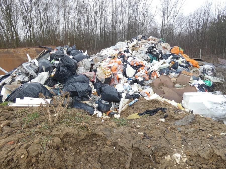 Kto posprząta przy Starowiejskiej? Developer: w 99 proc. to śmieci mieszkańców