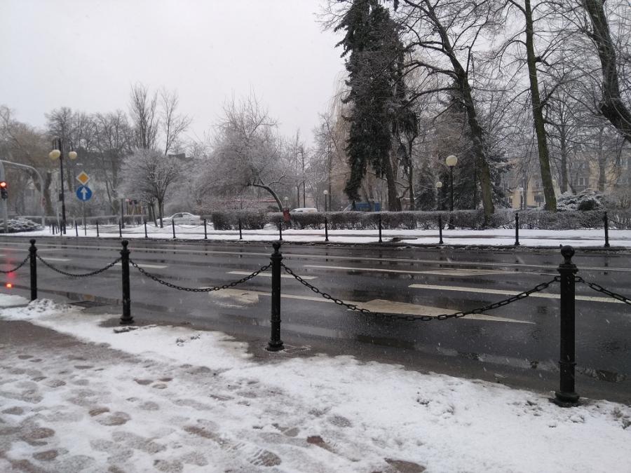 Uwaga kierowcy! Uważajcie: będzie ślisko na drogach!