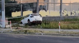 Wypadek na Brzeźnickiej. Kompletnie pijany 35-letni kierowca opla jechał zbyt szybko i przejechał rondo na wprost