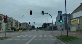 85-latek przewrócił się na przejściu dla pieszych. Na miejsce wezwano karetkę pogotowia. A potem policję