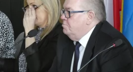 Przewodniczący Kubak: - Wniosek opozycji jest niewłaściwy, nie ma uchwały. Więcek: - Absurd. W takim razie złożymy wniosek o odwołanie przewodniczącego
