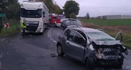 Tragiczny wypadek, nie żyją dwie osoby. Za kierownicą toyoty 61-latka, ciężarówką kierował 50-letni radomszczanin