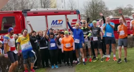 [WIDEO, ZDJĘCIA] 32. finał WOŚP. Kwestują, morsują, biegają po jednym z radomszczańskich wieżowców. Dzieje się
