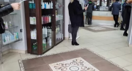 Emerytka w kolejce w aptece: Byłam w piątek, ale zrezygnowałam po 20 minutach. Sezon grypowy w mieście się rozkręca
