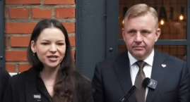 [FILM, ZDJĘCIA] Ministra rodziny Katarzyna Nowakowska w Radomsku. Rozmawiała z ludźmi z trzeciego sektora
