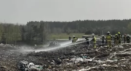 Strażacy gasili pożar składowiska śmieci w Płoszowie. Ogień zajął około 600 m kw. Prawdopodobnie doszło do samozapłonu