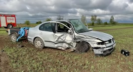 Zderzenie na skrzyżowaniu. 39-latek wymusił pierwszeństwo. Do szpitala odwieziono 42-letnią kobietę