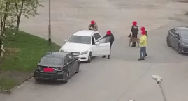 [NEWS GR] Dzisiaj rano policjanci zatrzymali kilka osób w Przedborzu. Chodzi o handel narkotykami