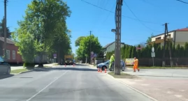 Czytelnik: Po kilku miesiącach przestoju wzięli się do roboty, w niedzielę. Boją się, że nie zdążą? Starostwo: Termin to 20 maja