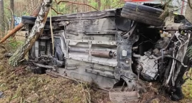 Volkswagen wpadł w poślizg, zjechał z drogi i dachował. Za kierownicą siedział 30-letni mężczyzna