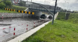 [WIDEO] Grzmi i mocno pada. Na razie sytuacja jest dobra, ale to jeszcze nie koniec