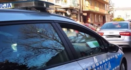Matka 4-latki poprosiła policjantów o pomoc. Włączyli światła i syreny i eskortowali ją w drodze do szpitala