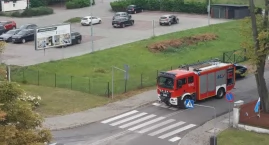 40-latek kierujący Mercedesem potrącił 38-latkę. Na przejściu. Kobieta został odwieziona do szpitala