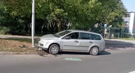 37-latek wjechał Fordem w latarnię. Wysiadł i... sobie poszedł. Co powiedział policjantom?