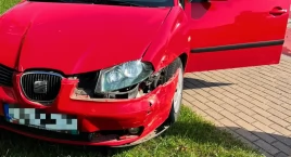 Zderzenie Seata z BMW na skrzyżowaniu ulic Sucharskiego i Poprzecznej. Winna 40-latka