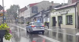 [ZDJĘCIA, WIDEO] Ulewny deszcz ma swoje skutki. Policja zamknęła część ulicy Reymonta dla ruchu