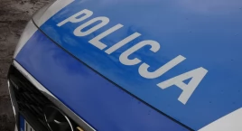 41-letni kierowca BMW chciał się schować przed policją. Wjechał na pierwsze lepsze podwórko