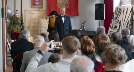 [ZDJĘCIA] Członkowie Klubu Kolekcjonera świętują 40-lecie. Uroczysta gala w galerii Muzeum Regionalnego
