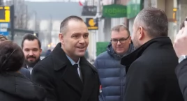[ZDJĘCIA] Karol Nawrocki w Radomsku. Kandydat na prezydenta zwiedza muzeum. W towarzystwie posłanki i posła