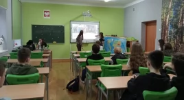 Ile zarabiali radomszczańscy nauczyciele w 2024 roku? Miasto i powiat przedstawiły liczby