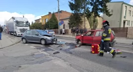 Kobieta kierująca Oplem jechała zbyt blisko Fiata. I tak doszło do zderzenia trzech samochodów na Przedborskiej